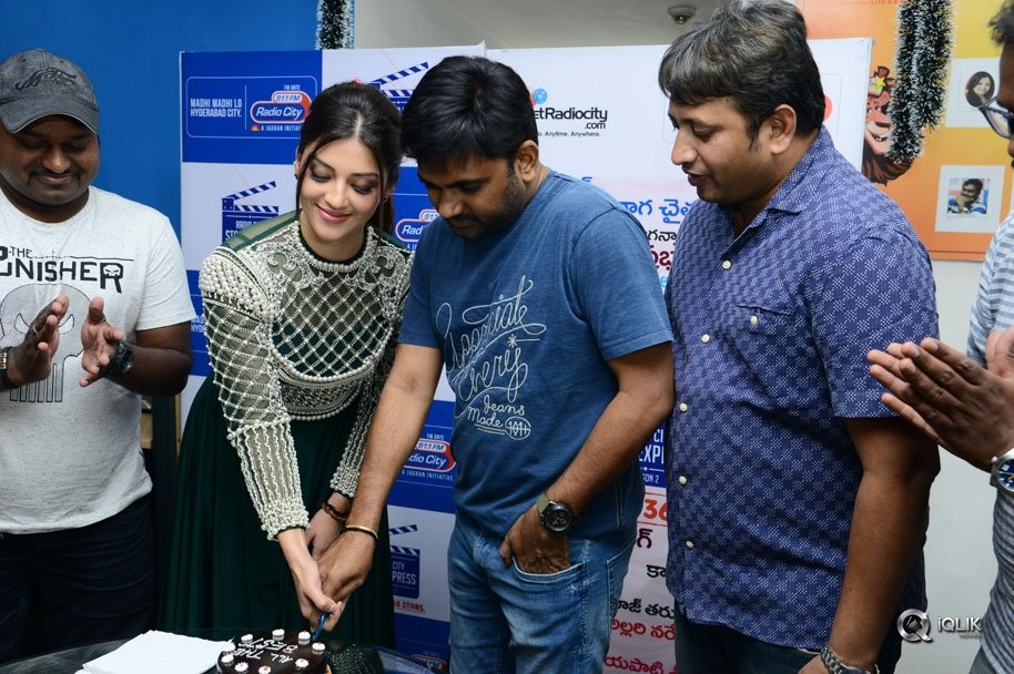 Mahanubhavudu-Movie-Team-At-Radio-City